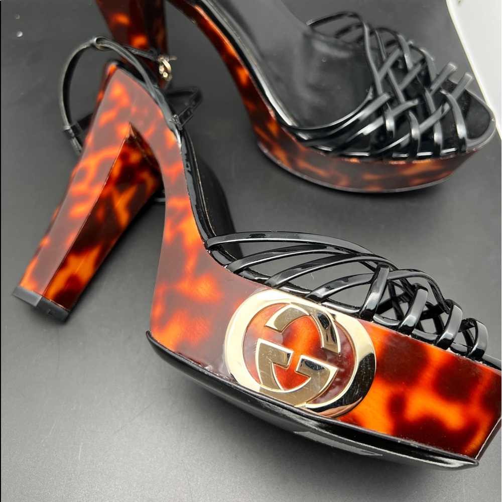 Gucci patent leather sandals